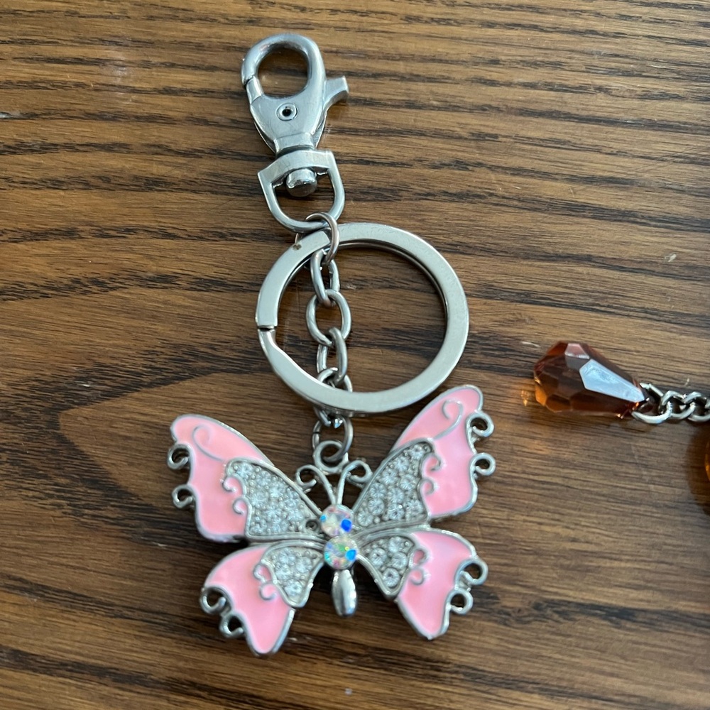 2 keychains - Picture 2 of 3